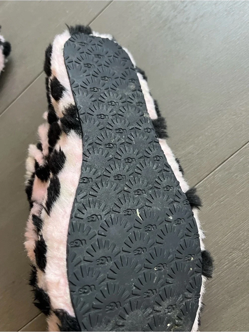 UGG FLUFF YEAH Pink/ Black SLIDE SLIPPERS Girls SIZE 4